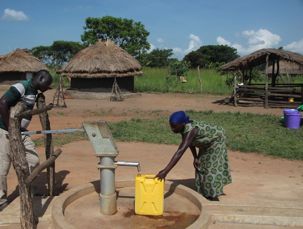 Protected dug well (apron and drainage) in Gulu (Uganda). ERICKSON (n.y.) 
