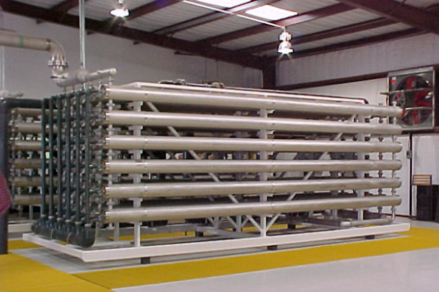 Water treatment plant using reverse osmosis for desalination