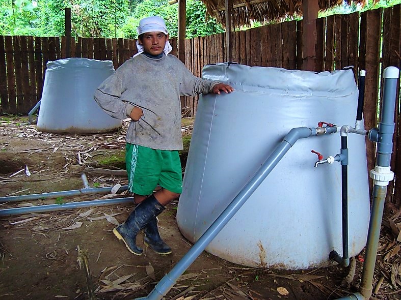 Simple small-scale slow sand filter made out of plastic. Source: GLOBAL GIVING (2011) 