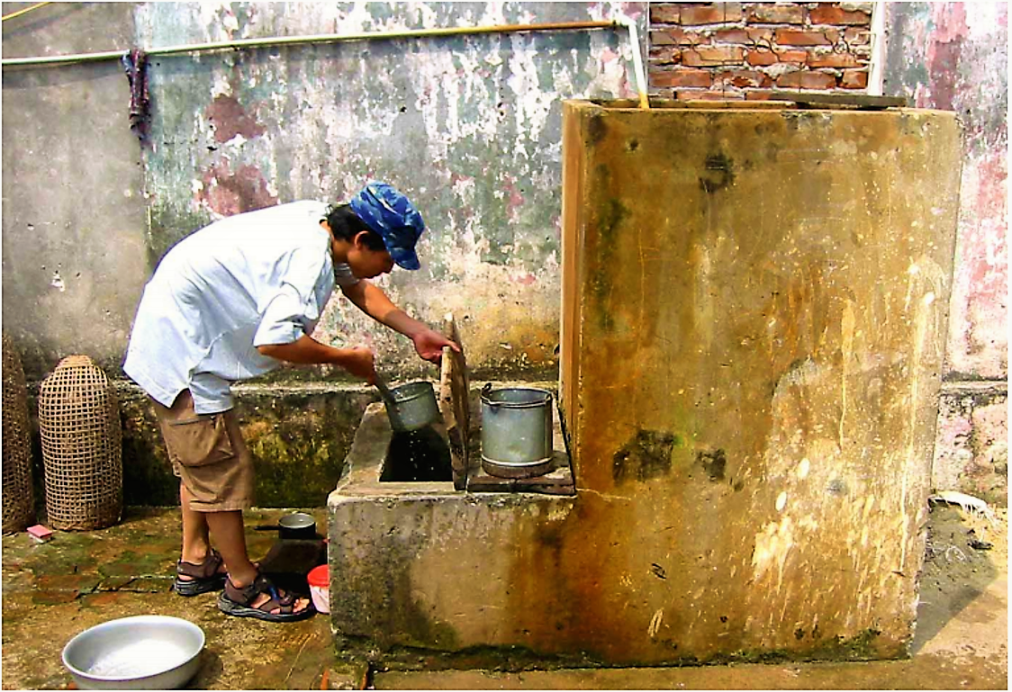 Household sand filter operated by a family in the red river delta. Source: LUZI et al. (2004)