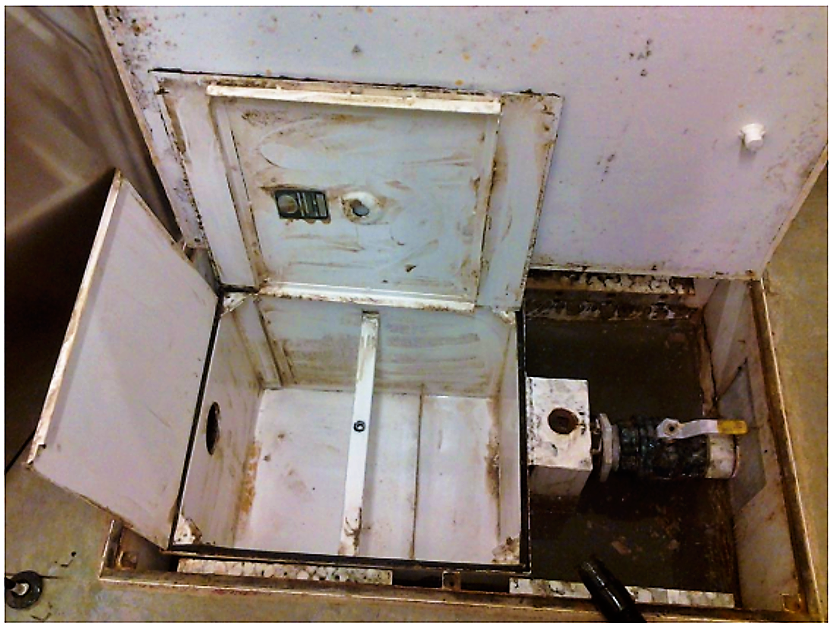 Picture of an open and empty grease trap. Source: SOUTHERN GREEN INC. (2013)