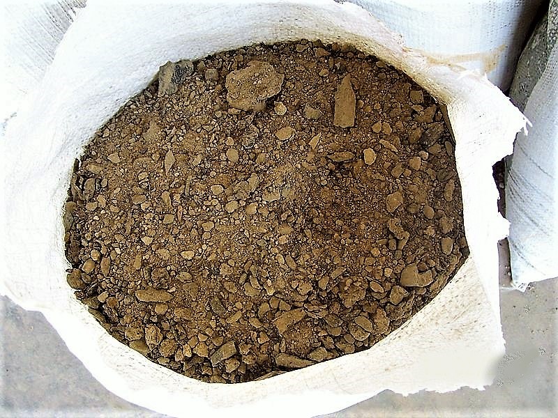 Dehydrated faeces, ready to be used as compost (humanure). Source: SuSanA (2010)