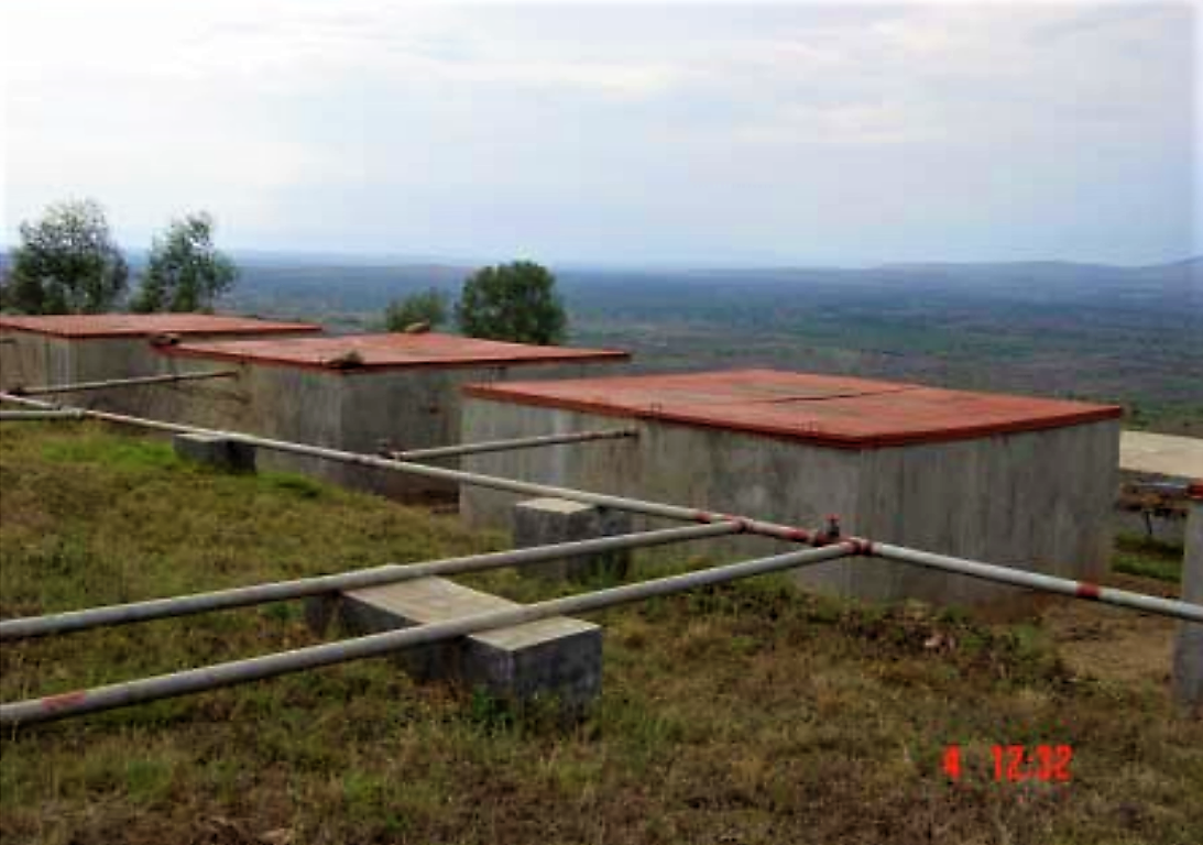More elaborate slow sand filter constructed with a massive concrete filter chamber.Covered community scale SSFs at Nyabwishongwezi Water Treatment Plant, Umatara, Rwanda. Source: THAMES WATER & UNIVERSITY OF SURREY (2005) 