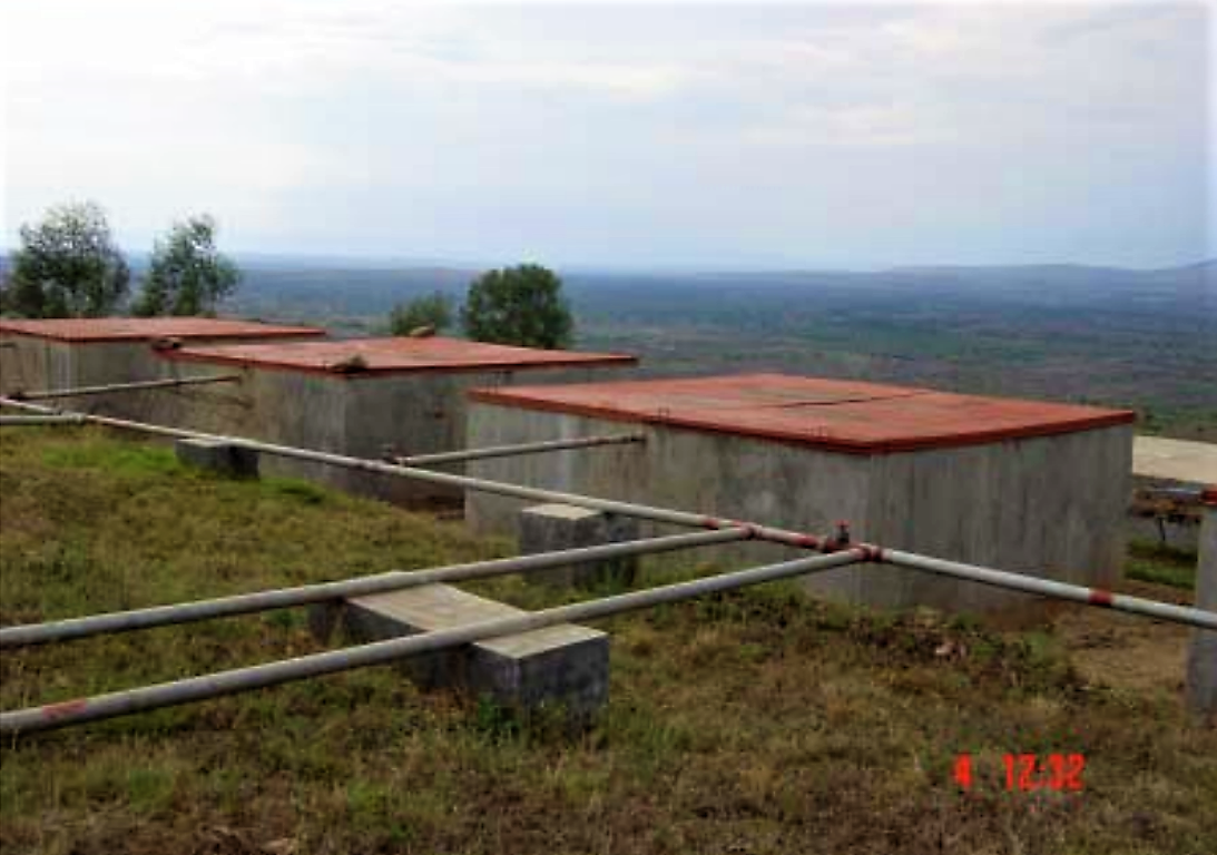 More elaborate slow sand filter constructed with a massive concrete filter chamber.Covered community scale SSFs at Nyabwishongwezi Water Treatment Plant, Umatara, Rwanda. Source: THAMES WATER & UNIVERSITY OF SURREY (2005)